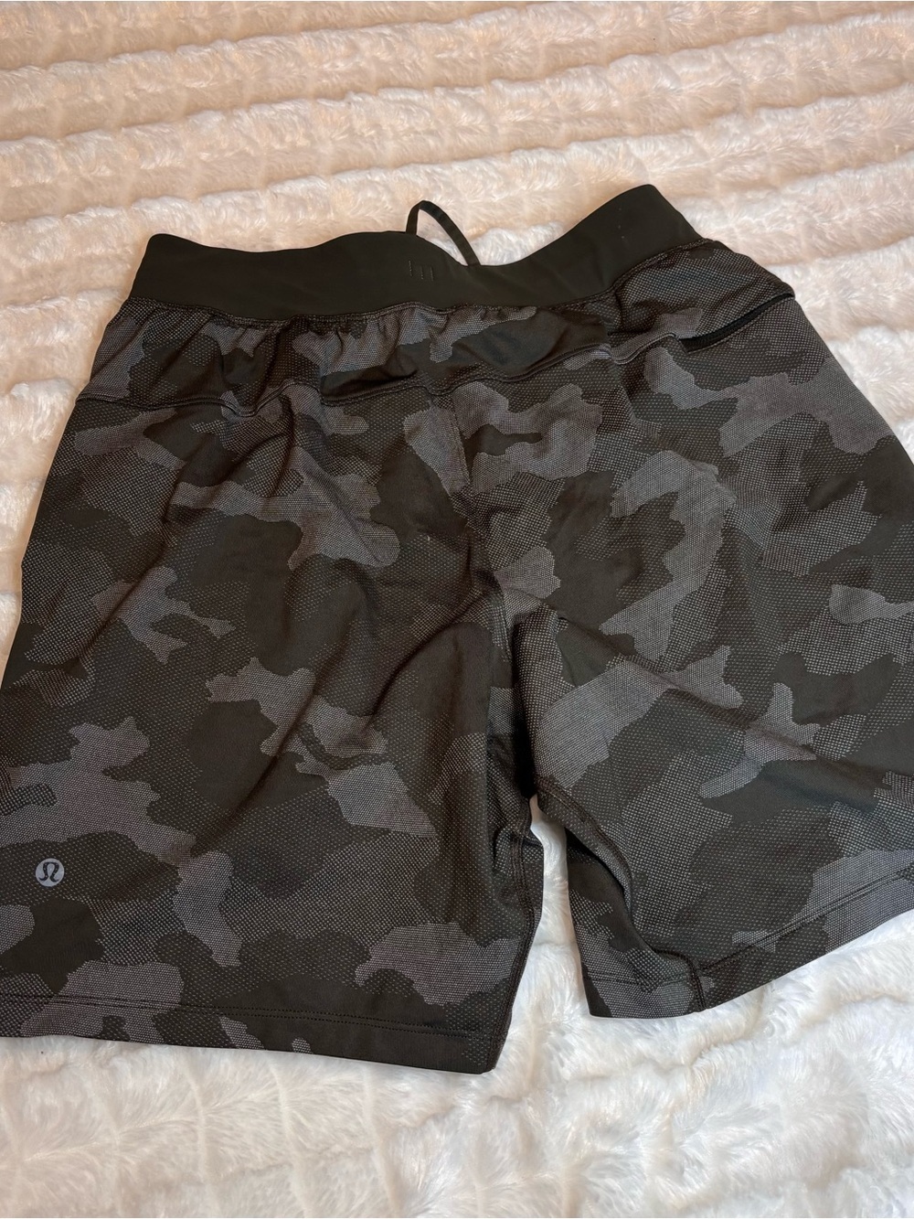 Lululemon T.H.E. Linerless Short 9" Variegated Mesh Camo Max Dark Olive Men's S - Picture 3 of 3